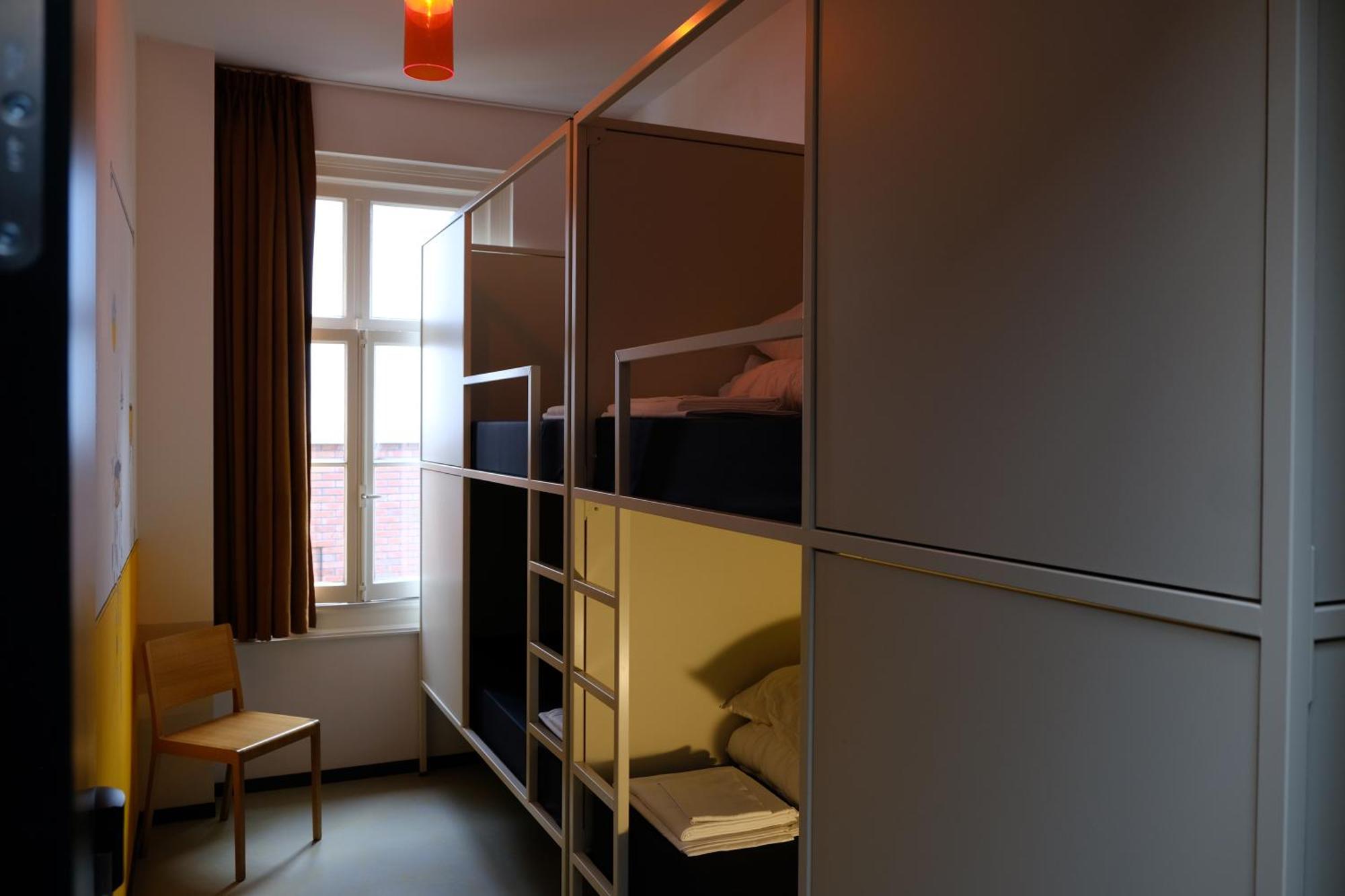 Hostel & Bar De Basis Zwolle  Ngoại thất bức ảnh