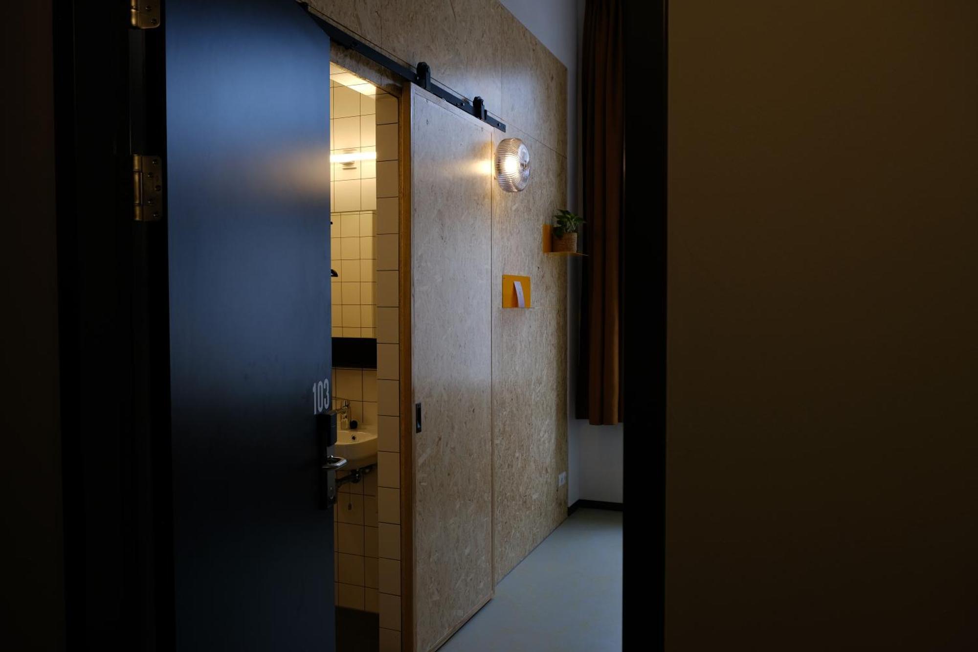 Hostel & Bar De Basis Zwolle  Ngoại thất bức ảnh