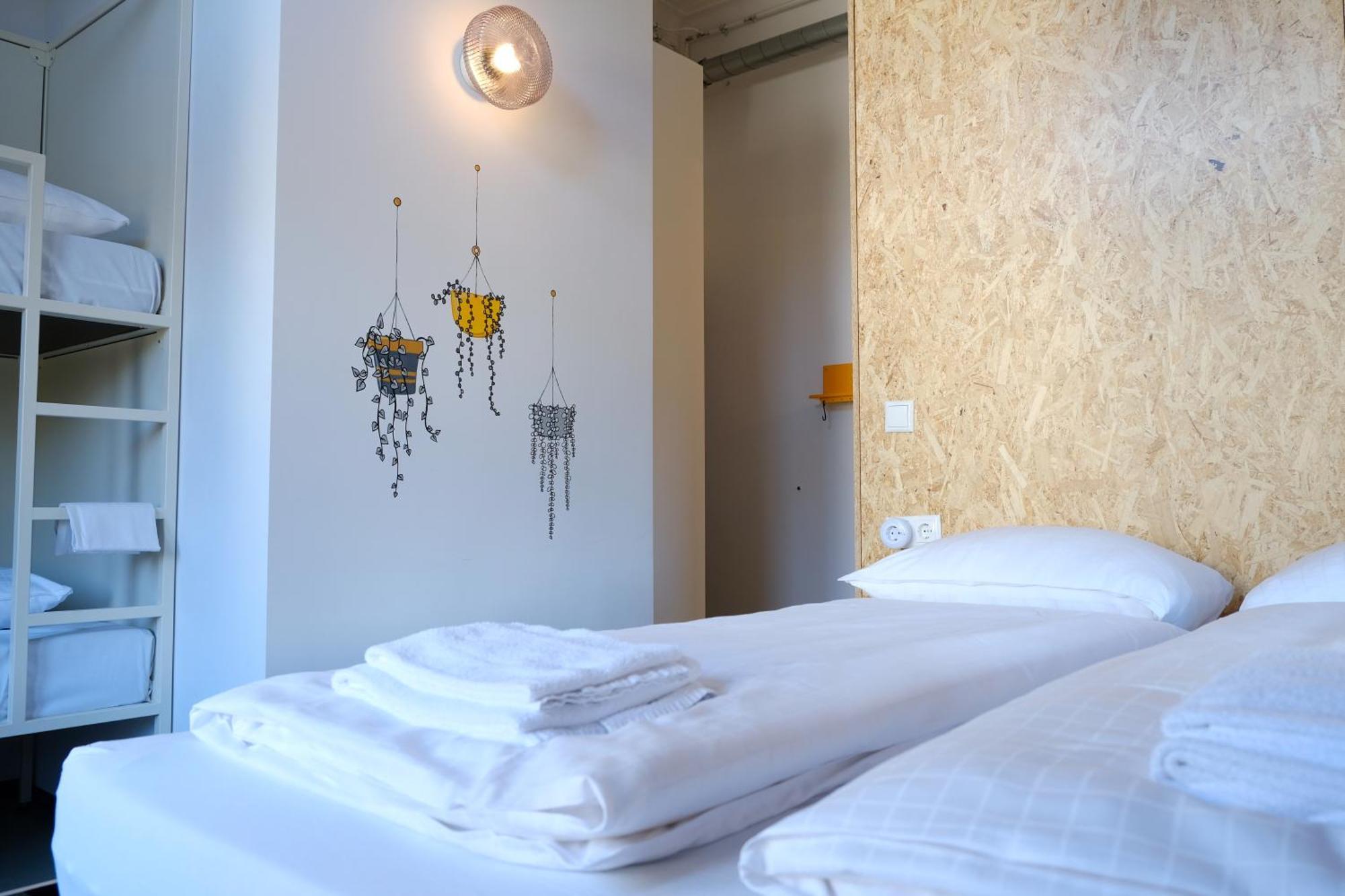 Hostel & Bar De Basis Zwolle  Ngoại thất bức ảnh