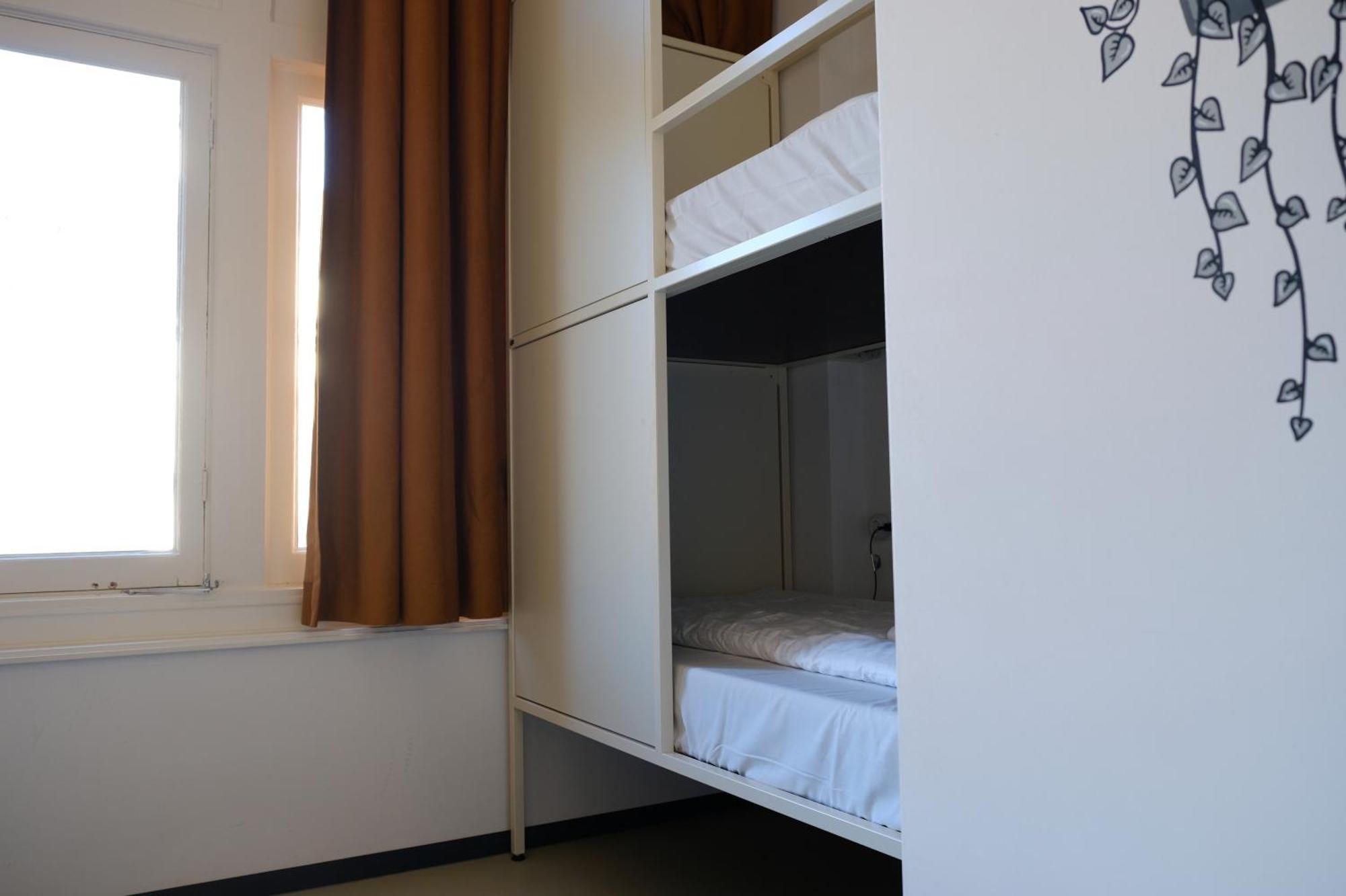 Hostel & Bar De Basis Zwolle  Ngoại thất bức ảnh
